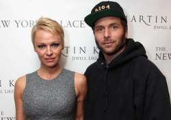 pamela anderson divorced