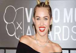 miley cyrus fans send death threats to her beau