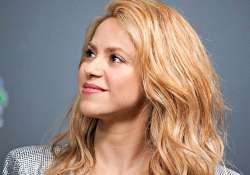 pregnant shakira to host world baby shower