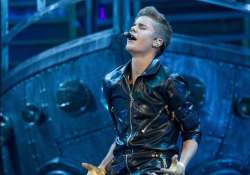 justin bieber plans a tour in 2015