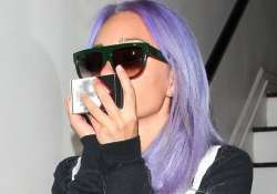 amanda bynes again changes her hair colour this time purple