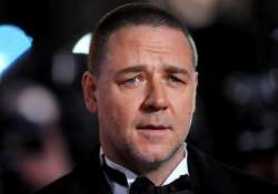 russell crowe in shock after phil hughes s death