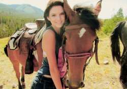 kendall jenner misses horse riding