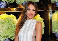 jessica alba doesn t care for fame celebrity status