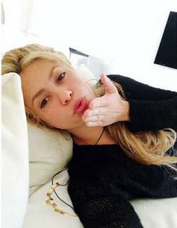 pregnant shakira thanks fans best wishes