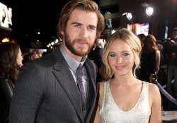 jennifer lawrence credits hemsworth for toughening her up