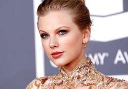 taylor swift seeks blogging classes from fans