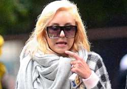 amanda bynes gets engaged with beau caleb