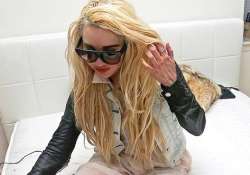 amanda bynes in rehab on psychiatric hold