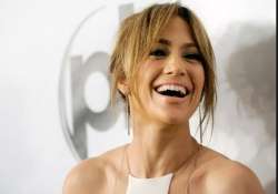 jlo hates watching news