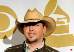 jason aldean looking for a cool grammy moment