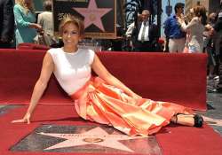 jennifer lopez tears up over hollywood star