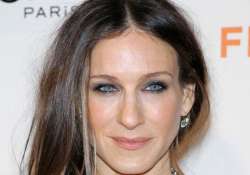 jessica parker turns designer for charity