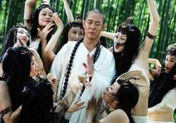 jet li to walk venice s red carpet for sorcerer