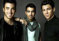 jonas brothers to split