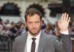 jude law joins queen of the desert cast