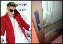 justin bieber attacks neighbour s house with eggs