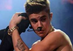 justin bieber flaunts new tattoos