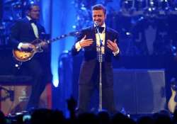 justin timberlake hangs himself upside down before concerts