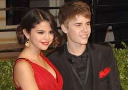 justin bieber attends girlfriend selena s film premiere