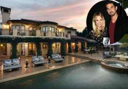 kaley cuoco asks feng shui expert to clear khloe s old house of bad vibes