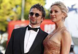 kate hudson in no hurry to wed matthew bellamy