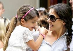 katie holmes enjoyed beach lunch with suri