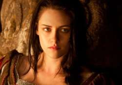 kristen stewart to star in snow white... sequel