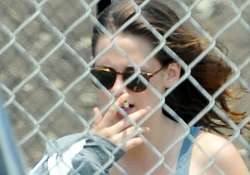 kristen stewart blasts photographer sans reason