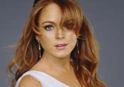 lindsay lohan cracks jokes on rehab stint