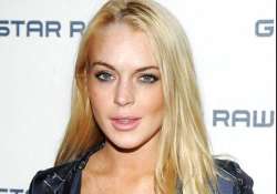 lindsay lohan responding to rehab treatment