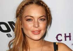 lindsay lohan threatens to leave rehab