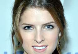 men must pay on first date says anna kendrick