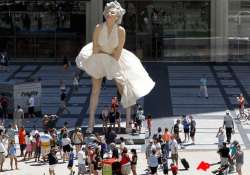 new giant statue of marilyn monroe erected in chicago