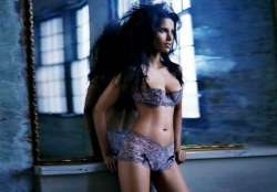 padma lakshmi shows off bikini body a year after giving birth