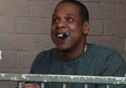 rapper jay z hires cigar roller for his tour