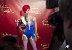 rihanna thanks madame tussauds