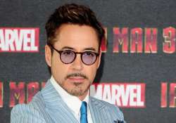 robert downey jr signs the avengers sequels