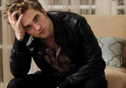 robert pattinson frets overs his looks