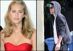 robert pattinson getting closer to dylan penn