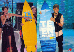 selena justin win teen choice awards