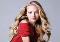 stars concerned over amanda seyfried s singing