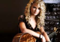 taylor swift finds she s got talent as hairdresser