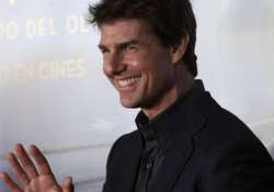 tom cruise thrills fans at oblivion premiere