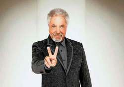 tom jones to quit the voice