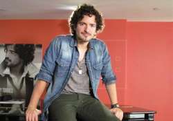 tommy torres new disc features arjona furtado