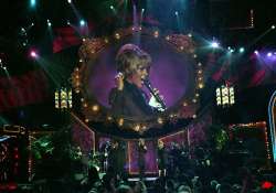 tribute to whitney houston at grammys