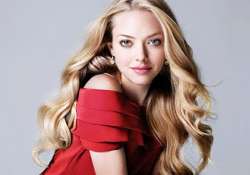 curious case of amanda seyfried follows tweets about herself