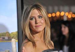 jennifer aniston sees confidence coach