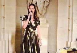 lana del rey performed for free